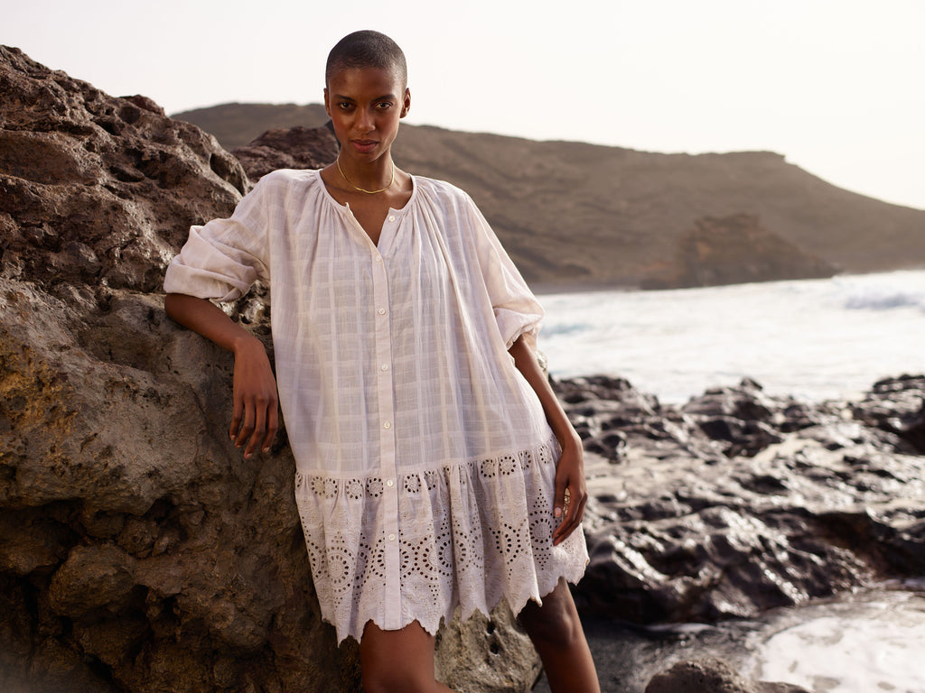 Transitioning Mini Dresses From Poolside Relaxation To Evening Sophistication