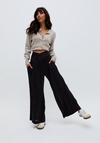 Farrah Wide Leg Jacquard Trouser In Black